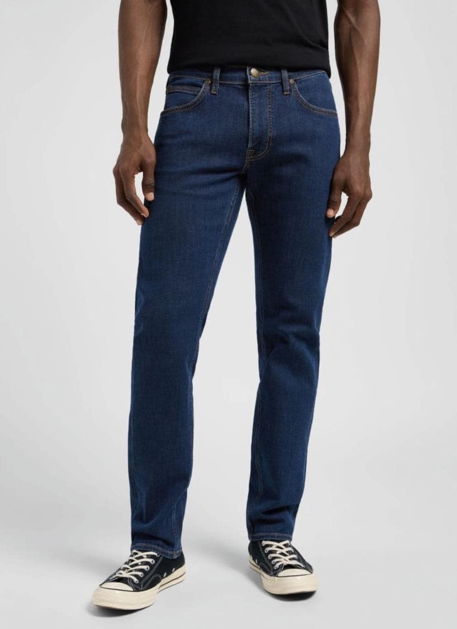 lee-daren-zip-fly-in-dark-ocean-112370642 (1)