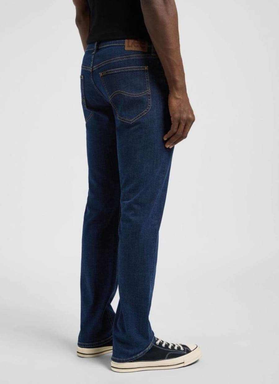 lee-daren-zip-fly-in-dark-ocean-112370642 (4)