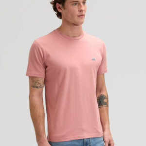 lee-patch-logo-tee-112376927-mallory (2)