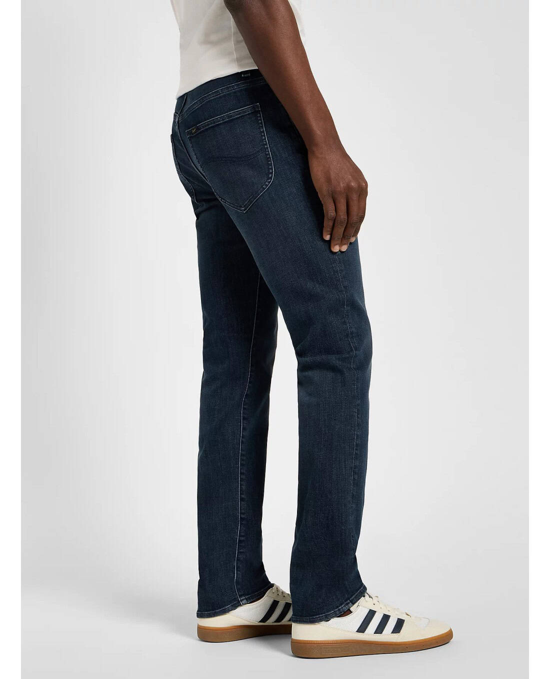 lee-slim-fit-extreme-motion-112355845-bolton (1)